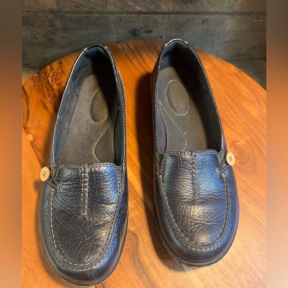Clarks womens like new comfy shoes.  Inv 5138a - Picture 1 of 6